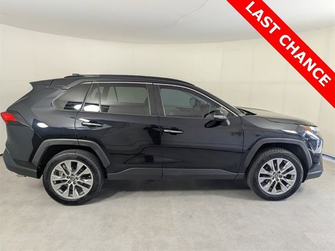 Used 2022 Toyota RAV4 Limited image 3