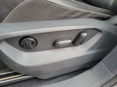 Used 2018 Volkswagen Tiguan SEL image 17