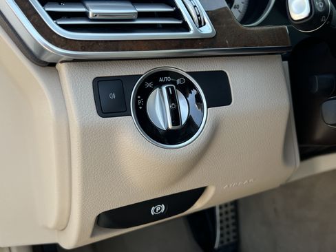 Used 2016 Mercedes-Benz E 350 Sedan image 30