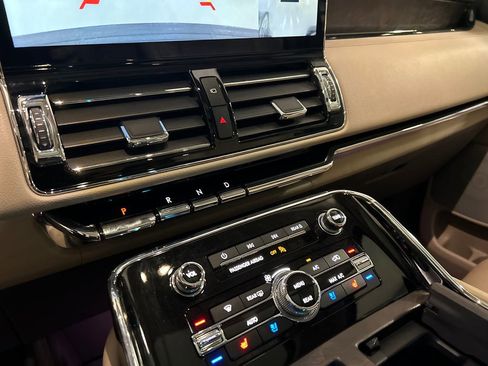 Certified 2022 Lincoln Navigator L Reserve AWD/4WD image 17