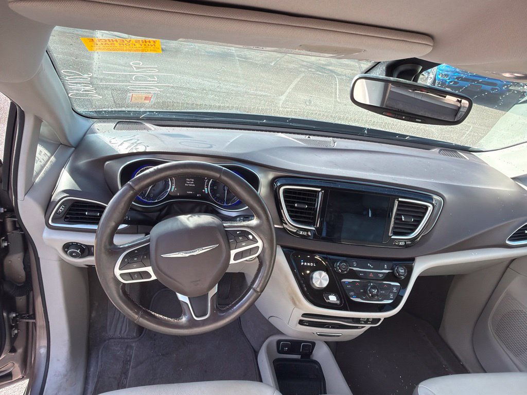 Used 2018 Chrysler Pacifica Touring-L Plus FWD image 11