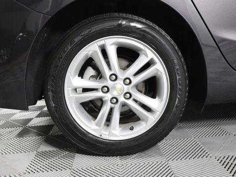 Used 2017 Chevrolet Cruze LT image 7