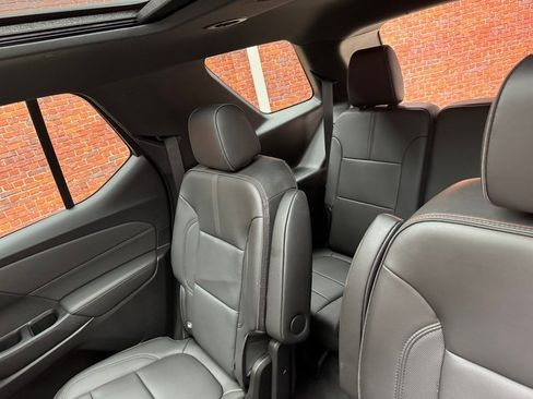 Used 2023 Chevrolet Traverse RS image 24