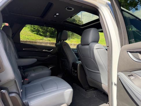 Used 2022 Buick Enclave Premium w/ Experience Buick Package FWD image 10