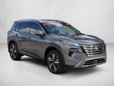 Certified 2025 Nissan Rogue SL w/ SL Premium Package FWD image 3