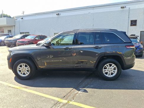 Certified 2022 Jeep Grand Cherokee Laredo w/ Luxury Tech Group I image 4