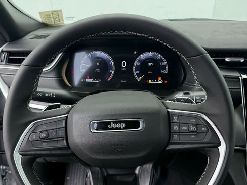 New 2025 Jeep Grand Cherokee L Laredo image 10