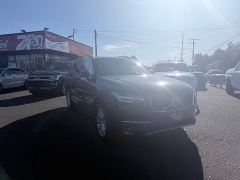 Used 2016 Volvo XC90 T6 Momentum w/ Momentum Plus Package AWD/4WD image 4