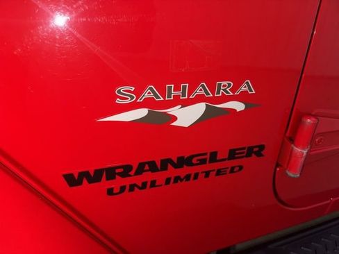Used 2017 Jeep Wrangler Unlimited Sahara AWD/4WD image 5