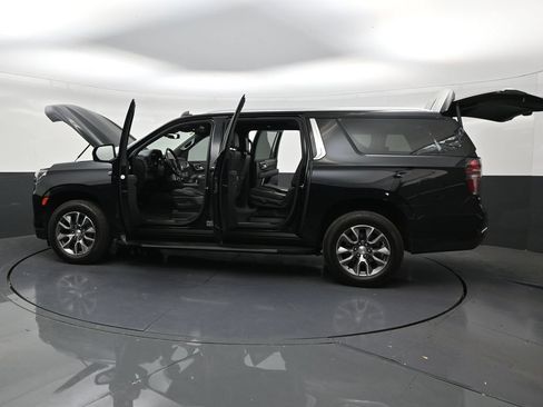 Used 2024 Chevrolet Suburban LT w/ LT Signature Package RWD image 29
