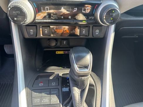 Used 2022 Toyota RAV4 XLE Premium AWD/4WD image 15