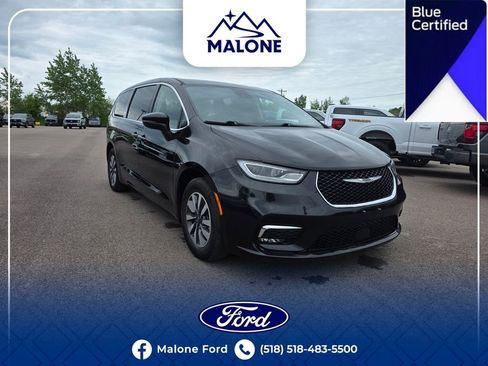 Used 2023 Chrysler Pacifica Touring-L FWD image 9