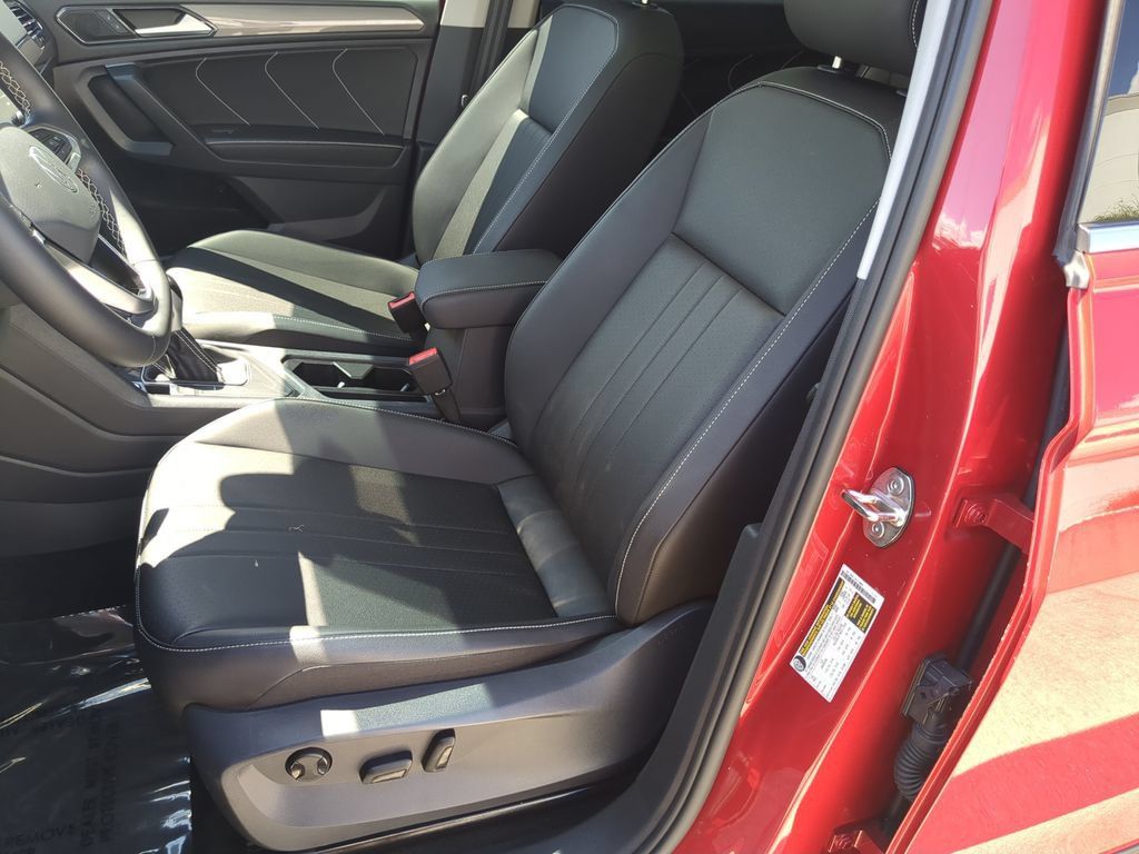 Certified 2023 Volkswagen Tiguan SE FWD image 19