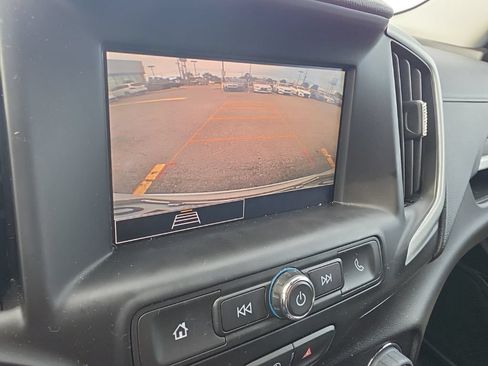 Used 2024 GMC Terrain SLE w/ Driver Convenience Package FWD image 6
