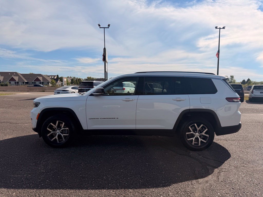Used 2023 Jeep Grand Cherokee L Limited w/ Luxury Tech Group II AWD/4WD image 9