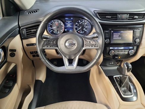 Used 2020 Nissan Rogue SV FWD image 22