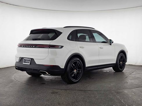Used 2025 Porsche Cayenne image 3