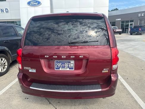 Used 2018 Dodge Grand Caravan SXT FWD image 11
