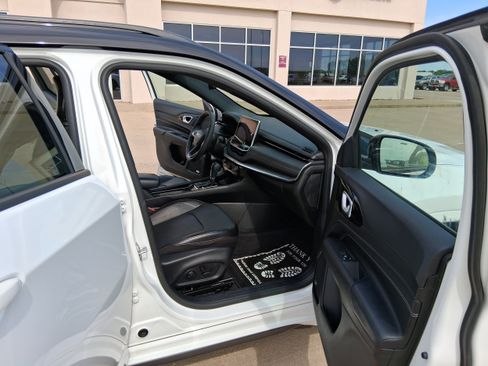Used 2023 Jeep Compass High Altitude AWD/4WD image 17