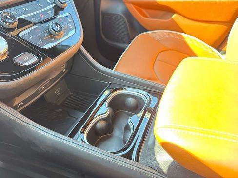 New 2026 Chrysler Pacifica Pinnacle FWD image 23