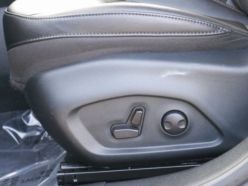 Used 2024 Jeep Compass Limited image 13