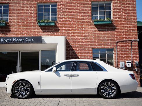 Certified 2022 Rolls-Royce Ghost w/ Ghost Package image 3