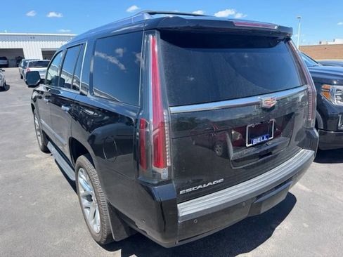 Used 2017 Cadillac Escalade Premium Luxury AWD/4WD image 4