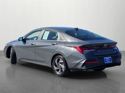 Used 2024 Hyundai Elantra Limited image 4