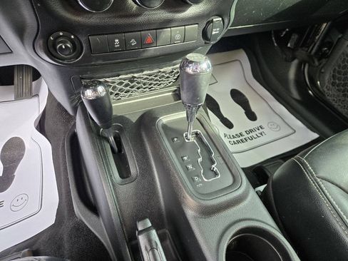 Used 2017 Jeep Wrangler Sport AWD/4WD image 16