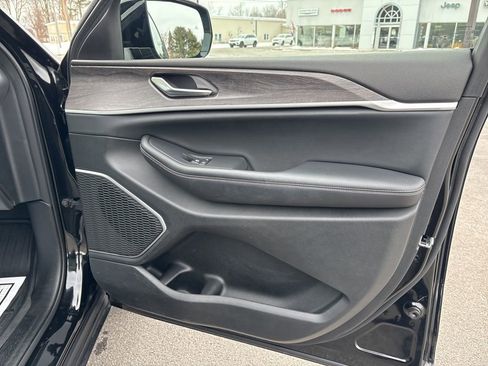 Used 2022 Jeep Grand Cherokee L Limited image 19