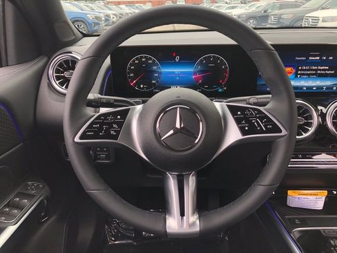 New 2025 Mercedes-Benz GLB 250 4MATIC image 17