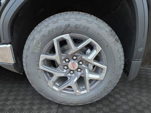 New 2026 GMC Sierra 1500 SLT image 7