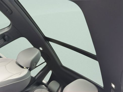 New 2026 Volkswagen Tiguan SE R-Line FWD image 16