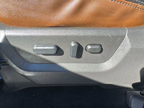 Used 2016 Ford F450 Platinum w/ Platinum Package image 11