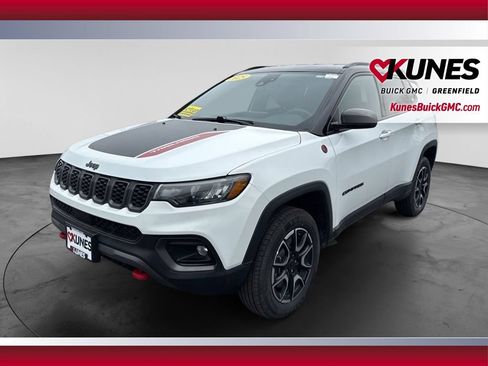 Used 2025 Jeep Compass Trailhawk AWD/4WD image 10