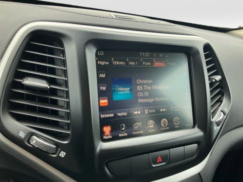 Used 2014 Jeep Cherokee Limited AWD/4WD image 19