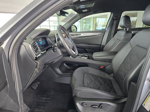 Used 2024 Volkswagen Atlas Cross Sport SE image 23