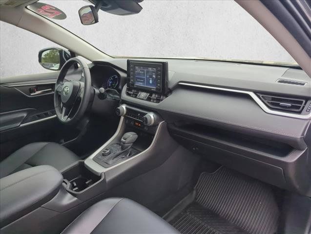 Used 2022 Toyota RAV4 XLE Premium AWD/4WD image 25