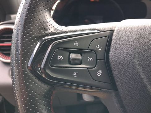 Used 2025 Chevrolet Trax RS w/ Sunroof Package FWD image 18