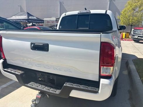 Used 2017 Toyota Tacoma SR w/ SR Convenience Package RWD image 3