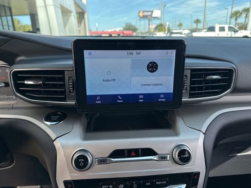 Used 2022 Ford Explorer XLT w/ Equipment Group 202A image 10