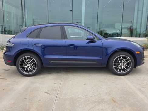 Certified 2025 Porsche Macan AWD/4WD image 8