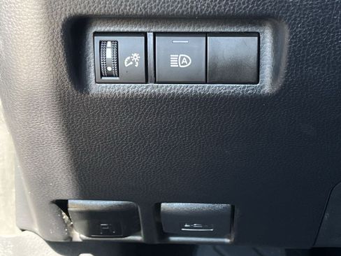 Used 2025 Toyota RAV4 XLE FWD image 20