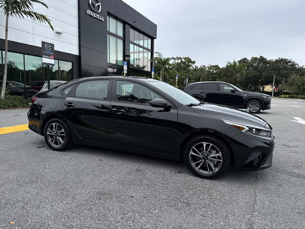 Used 2023 Kia Forte LXS w/ LXS Technology Package FWD image 6