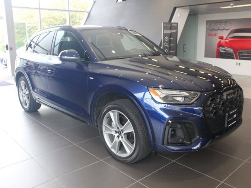Certified 2025 Audi Q5 2.0T Premium w/ Convenience Plus Package image 1