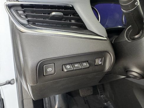 Used 2024 Buick Enclave Premium image 38