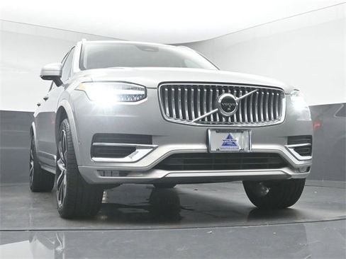 Used 2023 Volvo XC90 B6 Plus image 38