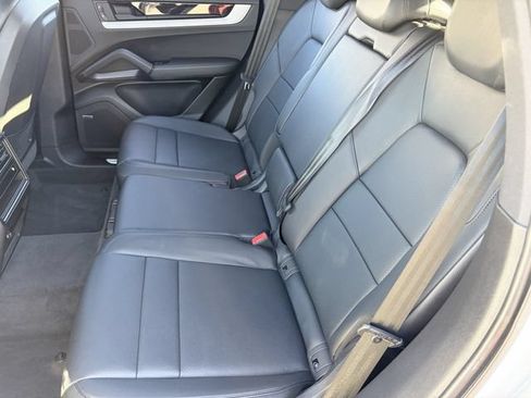 Used 2025 Porsche Cayenne AWD/4WD image 25