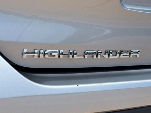 Used 2022 Toyota Highlander XLE AWD/4WD image 36