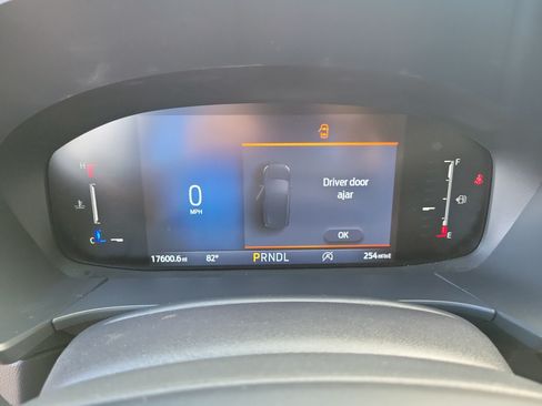 Used 2025 Ford Escape ST-Line w/ Cold Weather Package FWD image 23